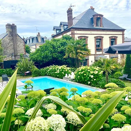 Du Cedre Bed & Breakfast