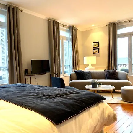 Oda ve Kahvaltı Du Cedre Honfleur