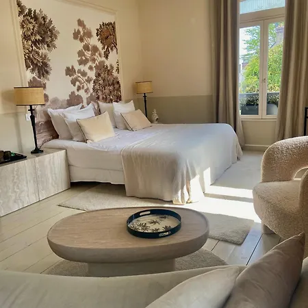 Du Cedre Bed & Breakfast *